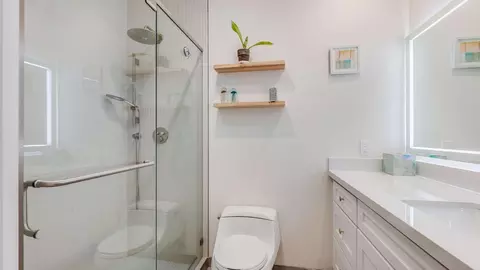 Bath - 275 9th St 3, Oakland, CA 94607 photo 3 of 3