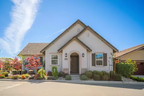1181 Mcclellan St, Hollister, CA 95023