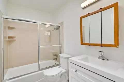 Bath - 36569 Beutke Dr, Newark, CA 94560 photo 2 of 4