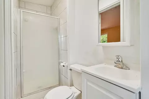 Bath - 36569 Beutke Dr, Newark, CA 94560 photo 1 of 4
