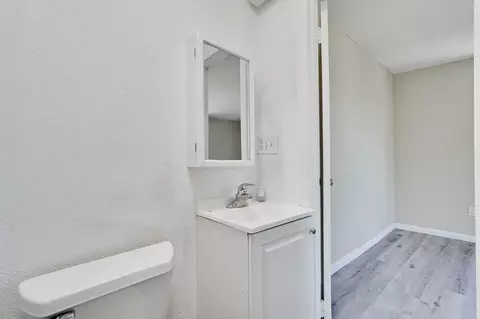 Bath - 36569 Beutke Dr, Newark, CA 94560 photo 3 of 4