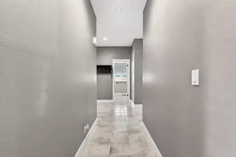 Entry Way - 160 Dan Dr, Hollister, CA 95023 photo 3 of 6