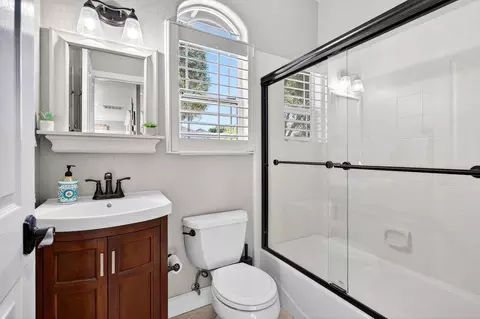 Bath - 160 Dan Dr, Hollister, CA 95023 photo 5 of 5