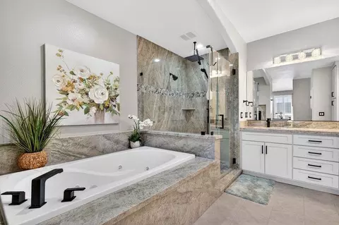 Bath - 160 Dan Dr, Hollister, CA 95023 photo 4 of 5