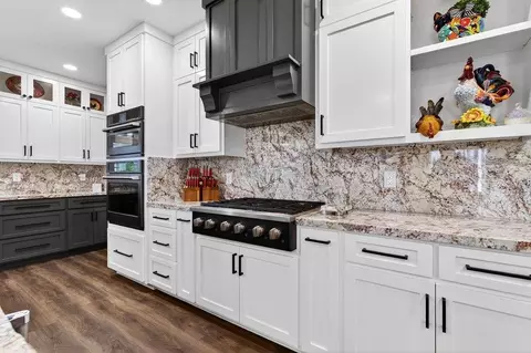 Kitchen - 160 Dan Dr, Hollister, CA 95023 photo 3 of 6