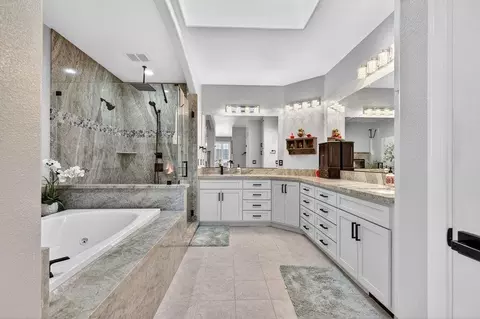 Bath - 160 Dan Dr, Hollister, CA 95023 photo 3 of 5