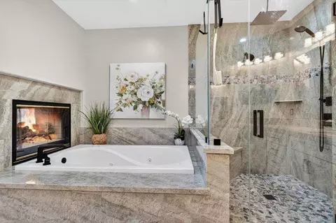 Bath - 160 Dan Dr, Hollister, CA 95023 photo 2 of 5
