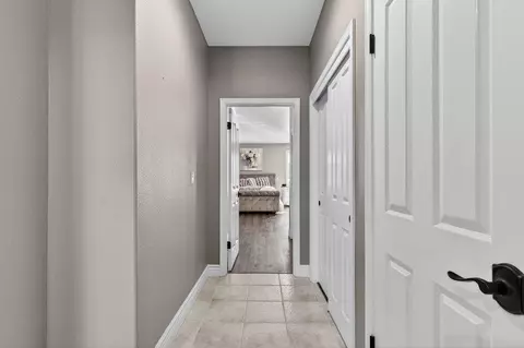 Entry Way - 160 Dan Dr, Hollister, CA 95023 photo 4 of 6