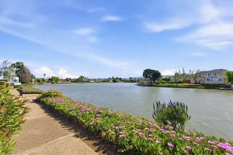 View/Area - 72 Cape Hatteras Ct, Redwood City, CA 94065 photo 2 of 3