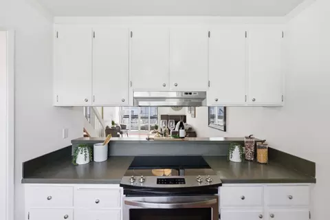 Kitchen - 72 Cape Hatteras Ct, Redwood City, CA 94065 photo 4 of 4