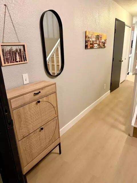 421 Sierra Vista Ave 7, Mountain View, CA 94043