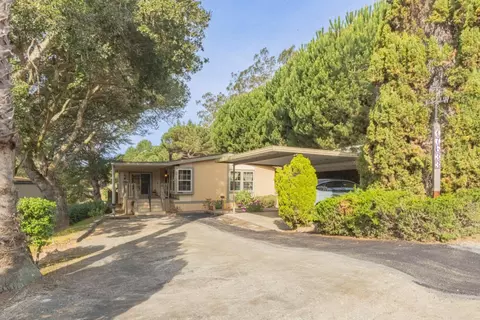 17633 Pond Derosa 34, Salinas, CA 93907