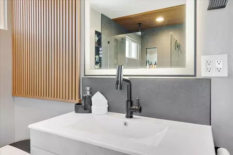 Bath - 587 Saint Andrews Dr, Aptos, CA 95003 photo 6 of 10