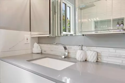 Bath - 587 Saint Andrews Dr, Aptos, CA 95003 photo 4 of 10