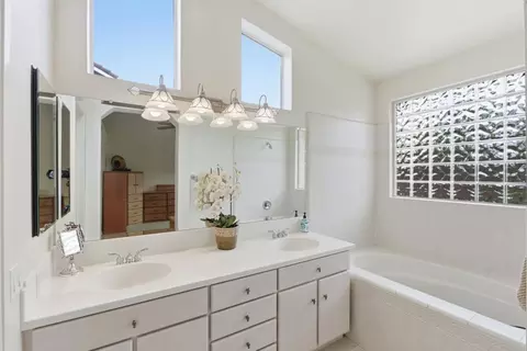 Bath - 9612 Eagle Hills Way, Gilroy, CA 95020 photo 2 of 2