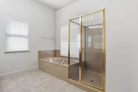 Bath - 3216 Allan Adale Dr, Modesto, CA 95355 photo 2 of 5