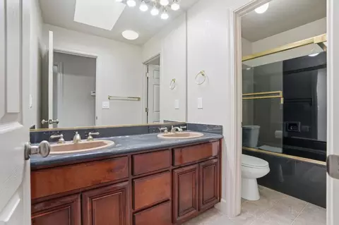 Bath - 3216 Allan Adale Dr, Modesto, CA 95355 photo 4 of 5