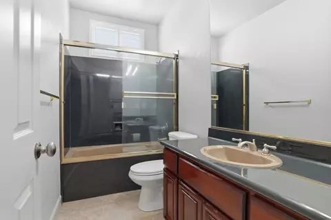 Bath - 3216 Allan Adale Dr, Modesto, CA 95355 photo 3 of 5