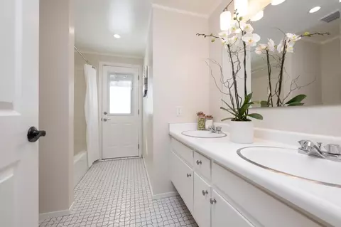 Bath - 1340 Manzanita Dr, Millbrae, CA 94030 photo 2 of 2
