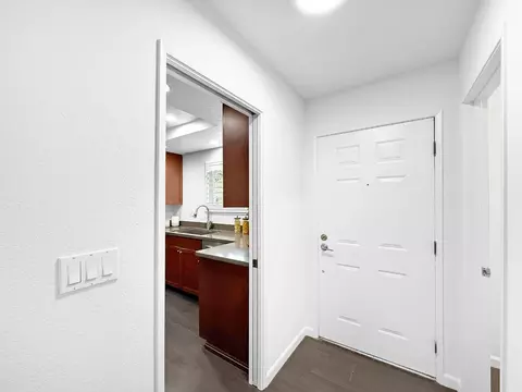 Entry Way - 201 Flynn Ave 13, Mountain View, CA 94043 photo 1 of 4