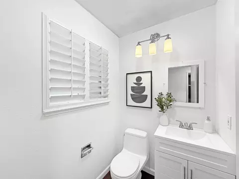 Bath - 201 Flynn Ave 13, Mountain View, CA 94043 photo 1 of 4