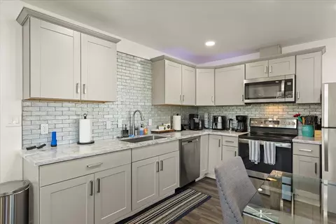Kitchen - 2180 Patton Ave, Napa, CA 94559 photo 6 of 8