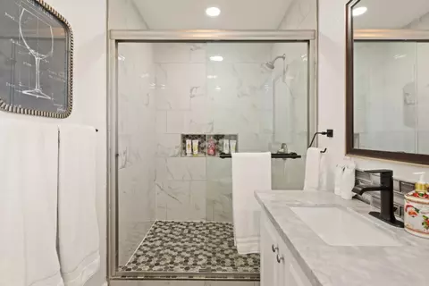 Bath - 2180 Patton Ave, Napa, CA 94559 photo 1 of 4