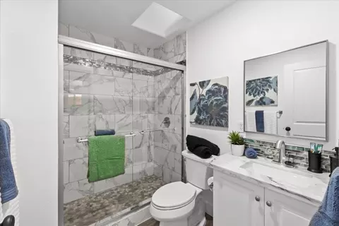 Bath - 2180 Patton Ave, Napa, CA 94559 photo 3 of 4