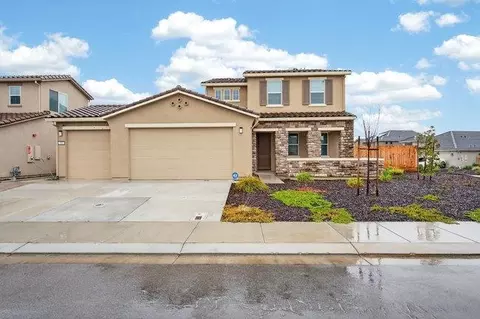 1096 Wildrose Dr, Hollister, CA 95023