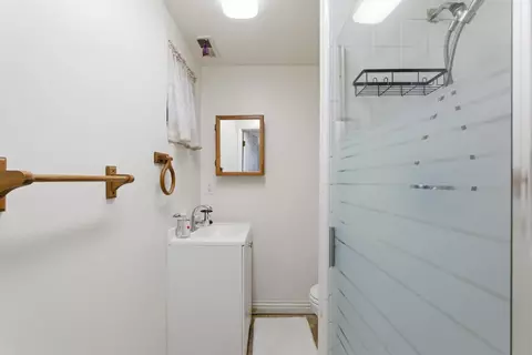 Bath - 19170 Tilson Ave, Cupertino, CA 95014 photo 2 of 5