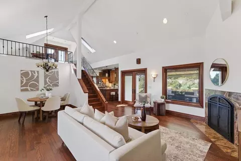 Living - 41 S Circle Dr, Santa Cruz, CA 95060 photo 2 of 5