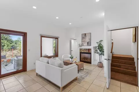 Living - 41 S Circle Dr, Santa Cruz, CA 95060 photo 3 of 5
