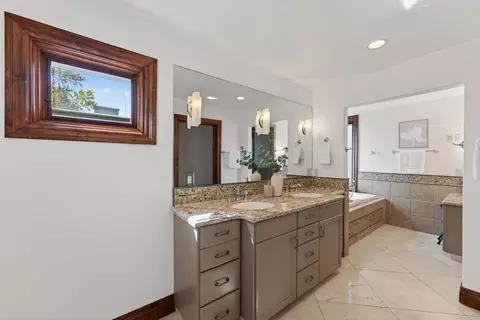 Bath - 41 S Circle Dr, Santa Cruz, CA 95060 photo 1 of 7