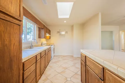 Kitchen - 40 Oak St, Salinas, CA 93901 photo 3 of 4