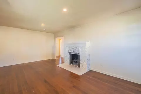 Living - 40 Oak St, Salinas, CA 93901 photo 3 of 6