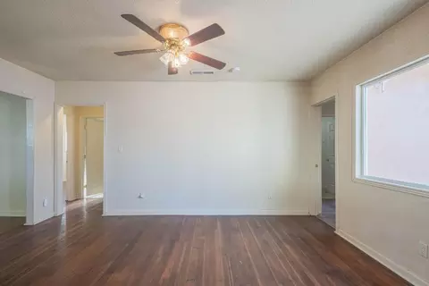 Living - 40 Oak St, Salinas, CA 93901 photo 4 of 6