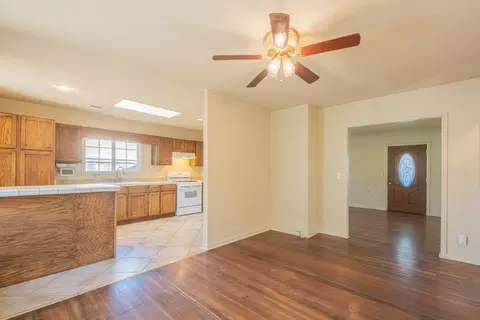 Living - 40 Oak St, Salinas, CA 93901 photo 6 of 6