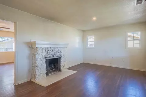 Living - 40 Oak St, Salinas, CA 93901 photo 1 of 6