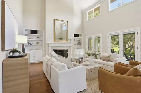 Living - 25381 Markham Ln, Salinas, CA 93908 photo 1 of 2