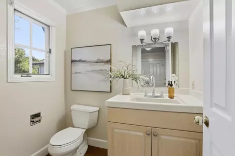 Bath - 25381 Markham Ln, Salinas, CA 93908 photo 5 of 5
