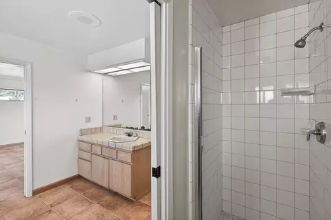 Bath - 31021 Camphora Rd, Soledad, CA 93960 photo 3 of 4