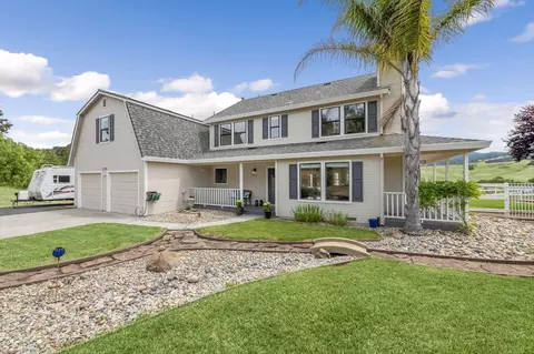 135 Hilltop Dr, Hollister, CA 95023
