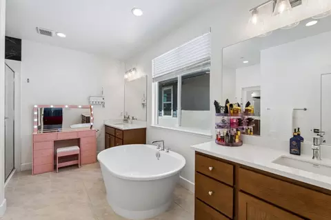 Bath - 2603 Mulholland Dr, Lathrop, CA 95330 photo 1 of 6