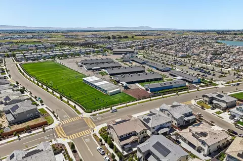 View/Area - 2603 Mulholland Dr, Lathrop, CA 95330 photo 8 of 13