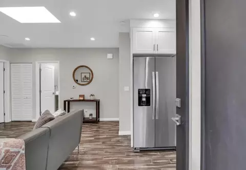 Entry Way - Th St, Oakland, CA 94609 photo 1 of 2