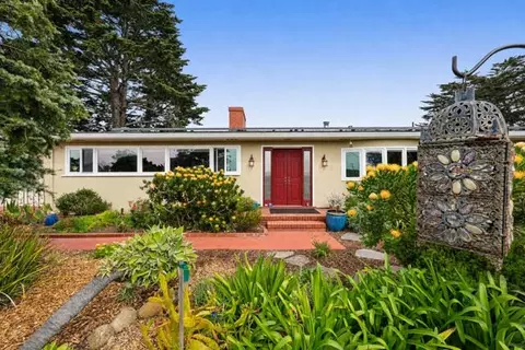 1976 Luzern St, Seaside, CA 93955