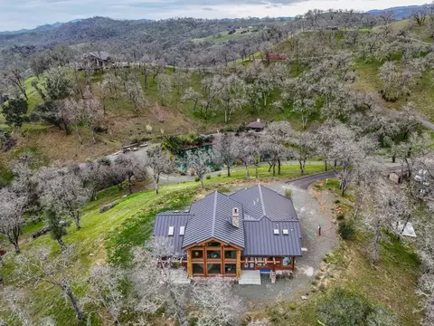 1525 Headlands Dr, Napa, CA 94558