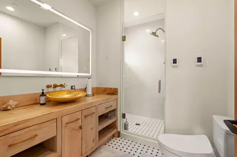 Bath - 1525 Headlands Dr, Napa, CA 94558 photo 6 of 8