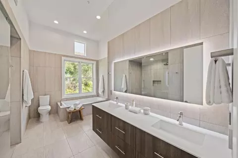 Bath - 2698 Greenrock Rd, Milpitas, CA 95035 photo 2 of 8