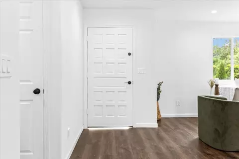 Entry Way - 7183 Tustin Rd, Salinas, CA 93907 photo 2 of 2